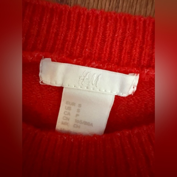 ✨ H&M Red Pearl Embellished Sweater – Size Small – EUC ✨ - Picture 2 of 2